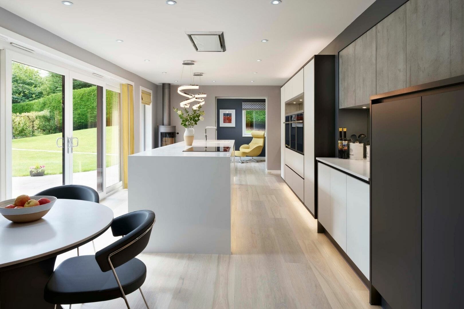 Grey an White handleless kitchen